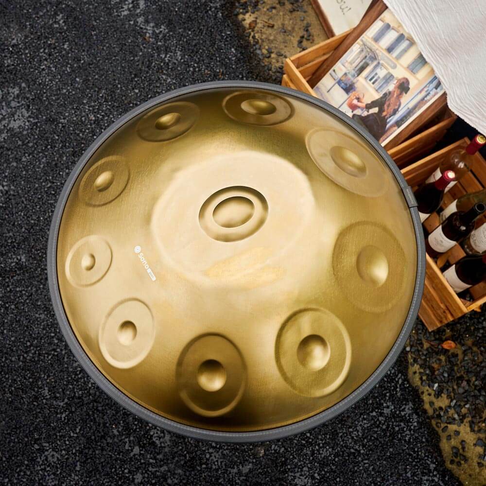 Gold-Sonodrum-Handpan-Sonopan-liegend